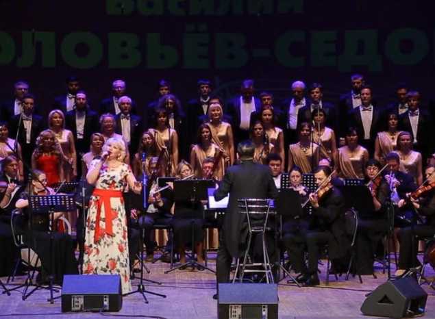 Предлагаем посмотреть фрагменты концертной программы Губернаторской симфонической капеллы от 2017 года!