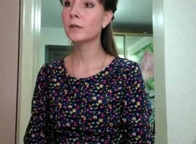 Артистка ансамбля «Казачья застава» Евгения Тюрина исполнила песню «Ой, то не вечер…»