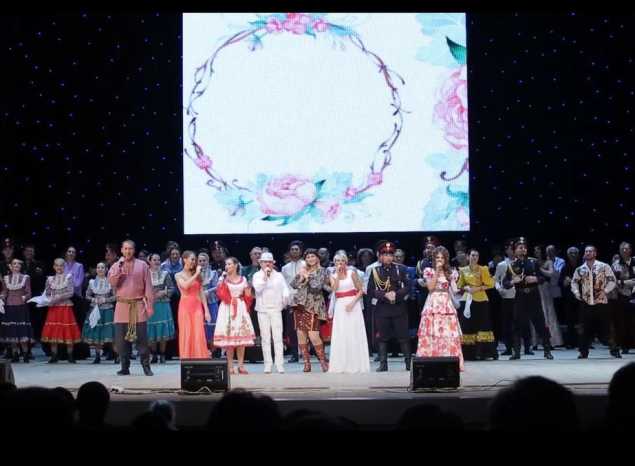 Предлагаем посмотреть фрагменты концертной программы «Вера, Надежда, Любовь» с участием коллективов «Пензаконцерта» от 2016 года