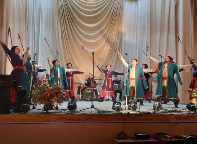 Ансамбль песни и танца «Казачья застава» выступил в Колышлее