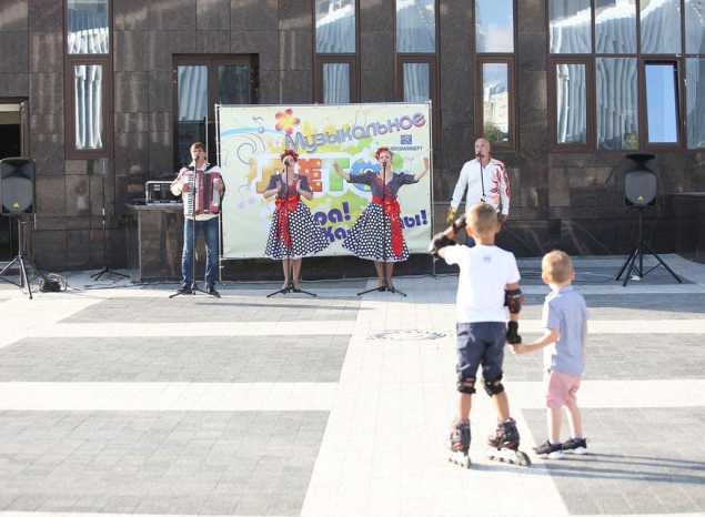 Ансамбль «Вольница» выступил в рамках акции «Музыкальное лето» 