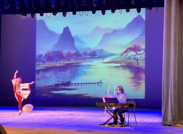 Анастасия Суднева готовится к музыкальному спектаклю «Пастушка и трубочист»