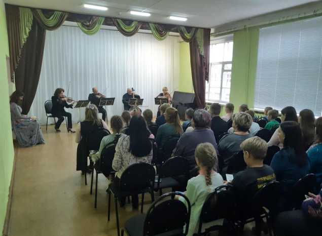 Струнный квартет «Премьера» выступил в Иссинской детской школе искусств
