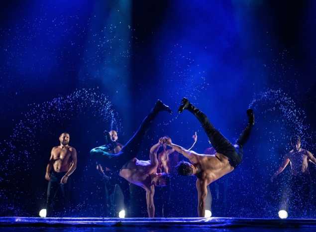 Театр танца «Искушение» представил в Пензе юбилейное «Шоу под дождём»