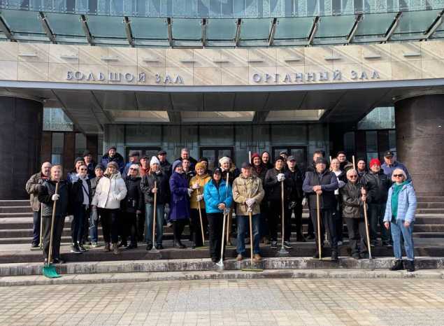 Сотрудники «Пензаконцерта» приняли участие в первом общегородском субботнике 2025 года