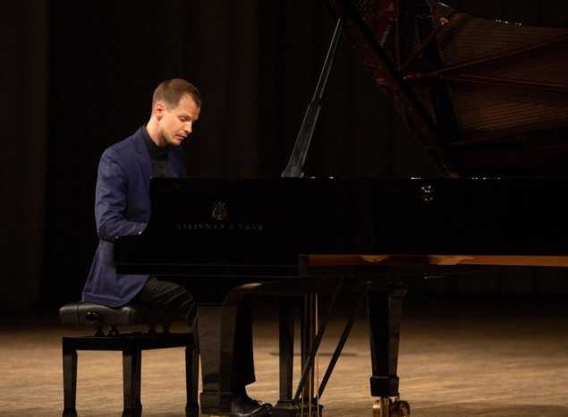 В «Пензаконцерте» выступил Роман Глазков