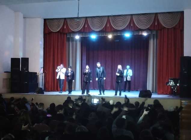 «Экспресс-бэнд» выступил с программой «Музыка в джинсах» для молодежи Земетчино