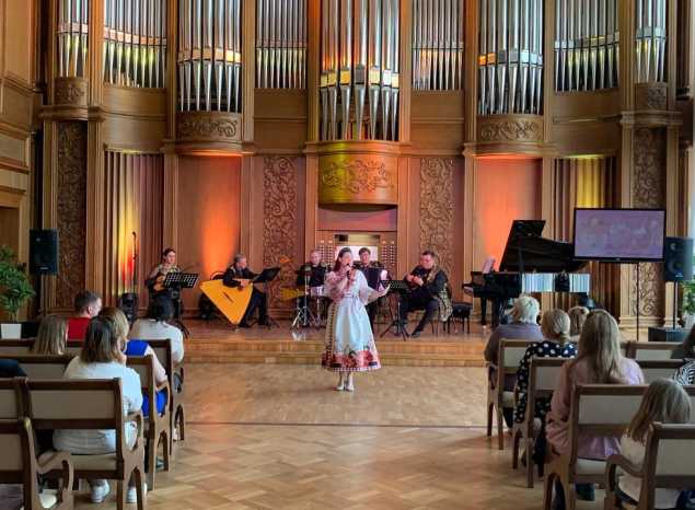 Культурно-информационная акция для будущих мам состоялась в филармонии