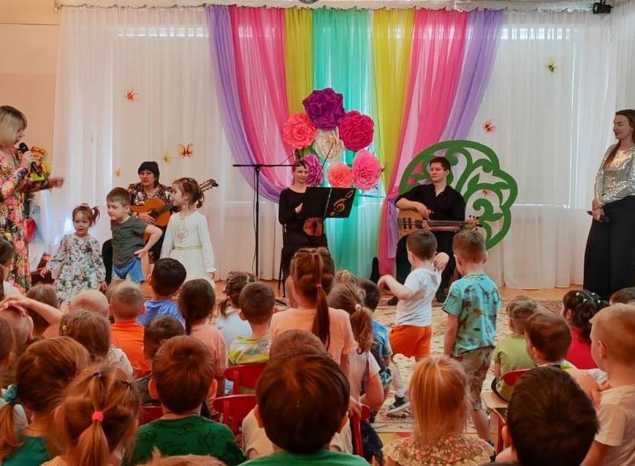 Творческий коллектив «Экспромт» выступил в детском саду