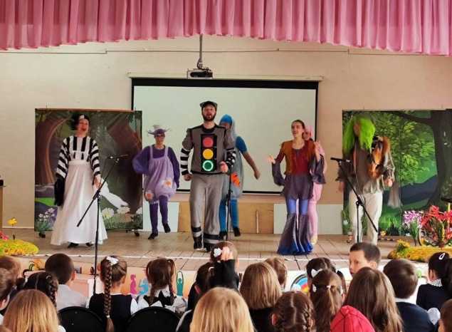 Группа «Калейдоскоп» знакомит пензенских школьников с правилами дорожного движения