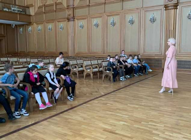 Юные пензенцы побывали на экскурсии в филармонии