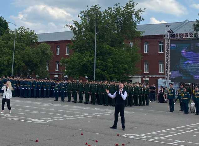 Артисты «Пензаконцерта» выступили на выпускном в ПАИИ