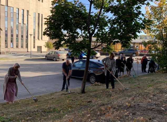 Сотрудники «Пензаконцерта» присоединились к общегородскому субботнику