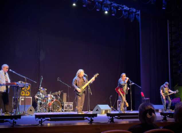 В Пензе выступила группа Стаса Намина «Цветы»