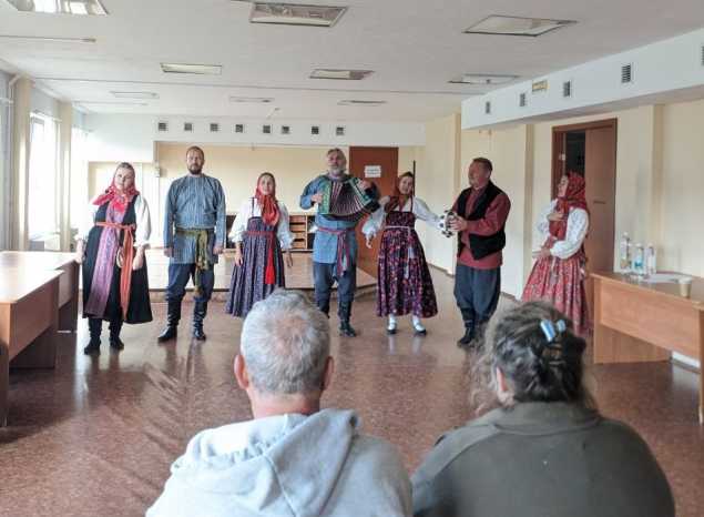 Ансамбль «Миряне» выступил для эвакуированных граждан