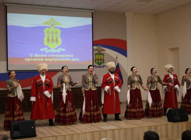 Артисты «Пензаконцерта» поздравили сотрудников органов внутренних дел с профессиональным праздником