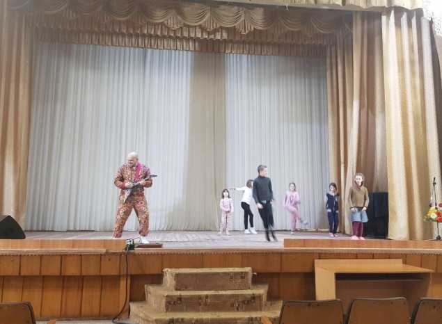 Иван Нивин и солистки ансамбля «Злато-Серебро» выступили в санатории «Берёзовая роща»