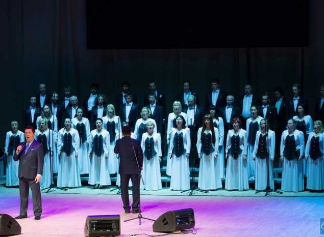 «День Победы» в исполнении Иосифа Кобзона и академического хора Губернаторской симфонической капеллы