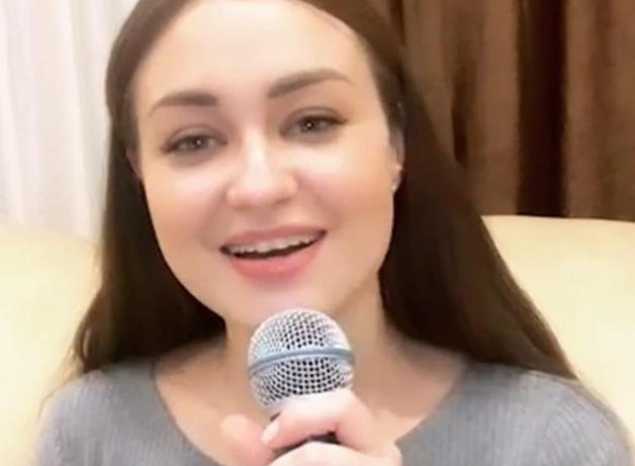 Марта Серебрякова вновь порадовала зрителей домашним онлайн-концертом