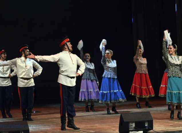 Ансамбль песни и танца «Казачья застава» принял участие в концертной программе в честь юбилея Стоматологической клиники на ул. Володарского