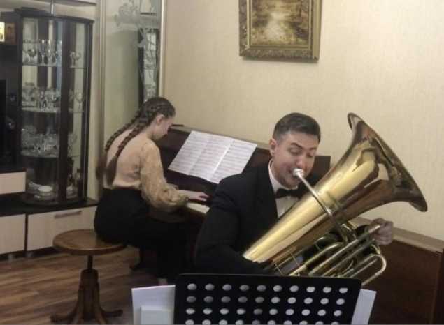 Музыкант оркестра Губернаторской симфонической капеллы Антон Пригарев поделился музыкальным видео!
