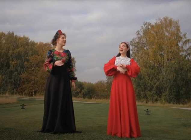 Марта Серебрякова представила совместный клип с Алисой Супроновой