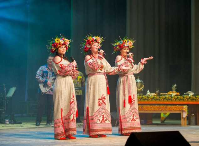 Предлагаем посмотреть фрагмент сольного концерта ансамбля «Злато-Серебро»!