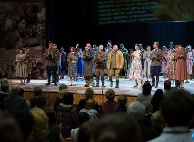 Предлагаем посмотреть онлайн-трансляцию музыкального спектакля «Только очень жди...»