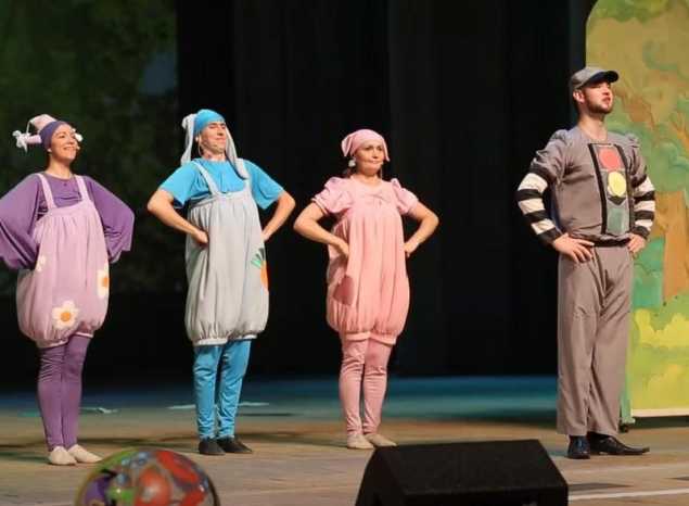 Предлагаем посмотреть фрагмент музыкального спектакля «Наши верные друзья – правила движения»