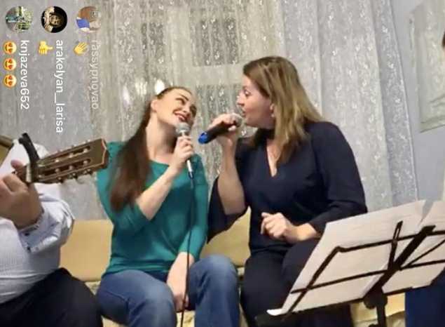 Марта Серебрякова порадовала зрителей домашним онлайн-концертом