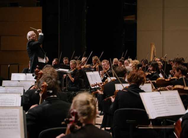 Приглашаем на трансляции концертных программ из залов Московской государственной академической филармонии!