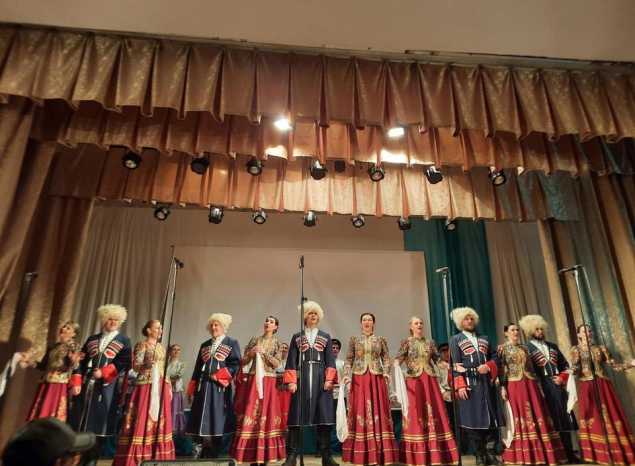 Ансамбль песни и танца «Казачья застава» выступил в Иссе