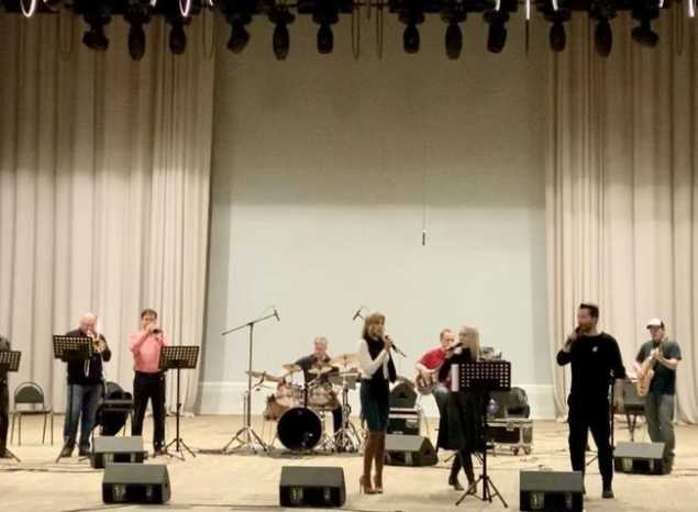 «Экспресс-бэнд» выступит с программой «В стиле весны»!