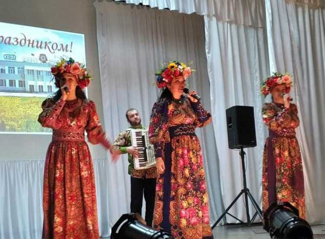 Ансамбль «Злато - Серебро» выступил для сотрудников Нижнеломовского электромеханического завода