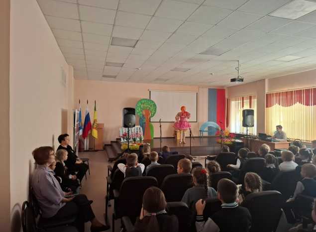 Группа «Калейдоскоп» выступила для ребят из школы села Алферьевка