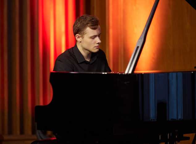 В филармонии состоялся концерт фортепианной музыки в исполнении Андрея Ускова