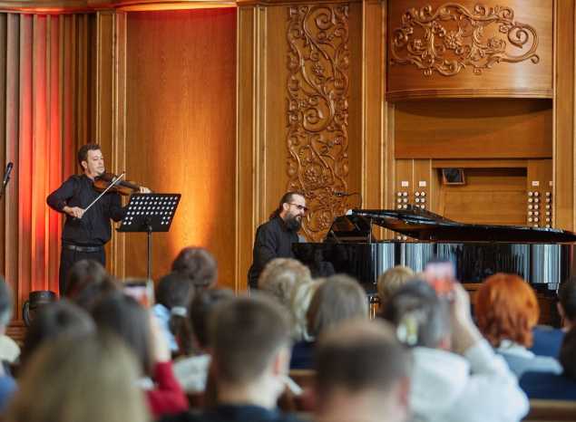 В филармонии состоялся концерт фортепианной музыки в исполнении Руслана Разгуляева