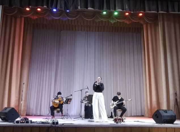 Творческий коллектив «Экспромт» выступил для эвакуированных граждан