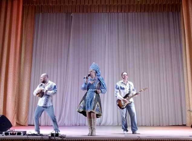 Артисты ансамбля «Злато-Серебро» выступили в санатории «Берёзовая роща»