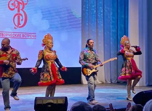 Артисты ансамбля «Злато-Серебро» выступили в Сердобске в рамках регионального проекта «Творческие встречи»