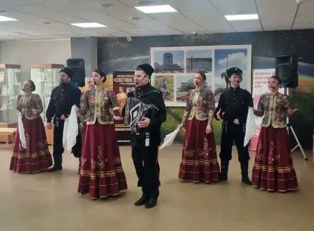 Артисты ансамбля «Казачья застава» выступили в Лермонтовской библиотеке
