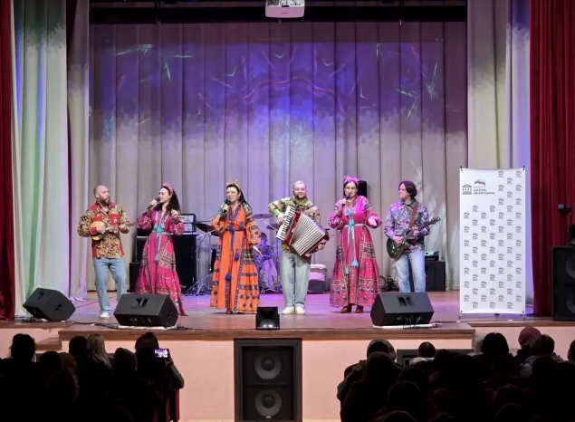 Ансамбль «Злато-Серебро» выступил в Тамале в рамках регионального проекта «Творческие встречи»