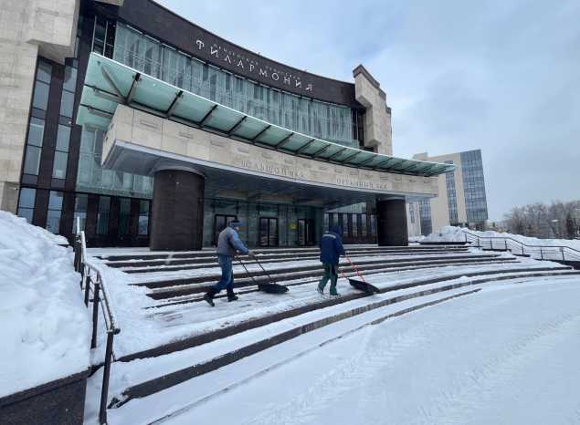 На территории «Пензаконцерта» продолжаются работы по уборке снега