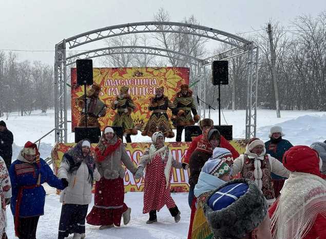 Артисты «Пензаконцерта» выступили на «Масленице в Радищево»