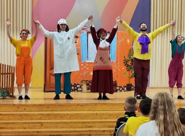 Спектакль «День рождения кота Леопольда» посмотрели учащиеся средней школы № 74 г. Пензы