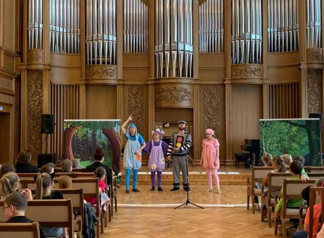 Правилам дорожного движения научили пензенских школьников артисты группы «Калейдоскоп»