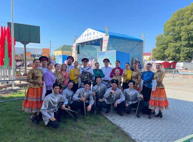 Ансамбль «Казачья застава» поделился своим творчеством на фестивале «Мотольские прысмаки»