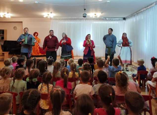 Ансамбль «Миряне» выступил для юных пензенцев