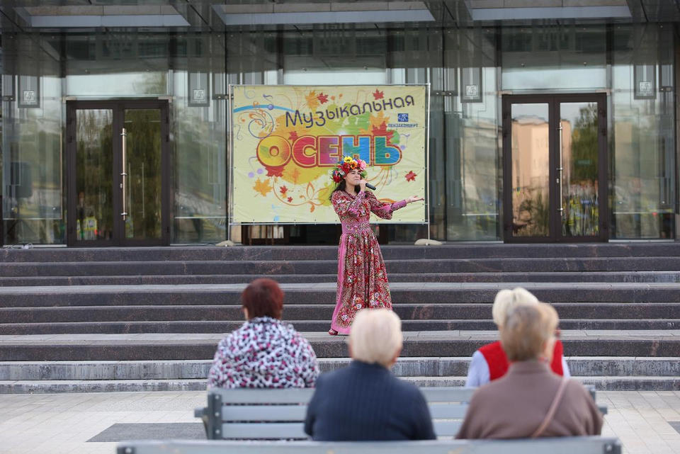 Солистка ансамбля «Злато-Серебро» Карина Мещерякова выступила для пензенцев Солистка ансамбля «Злато-Серебро» Карина Мещерякова выступила для пензенцев