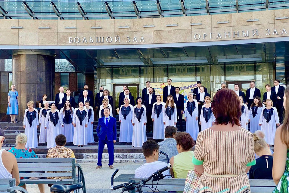 Академический хор Губернаторской симфонической капеллы выступил в рамках акции «Лето в городе» Академический хор Губернаторской симфонической капеллы выступил в рамках акции «Лето в городе»